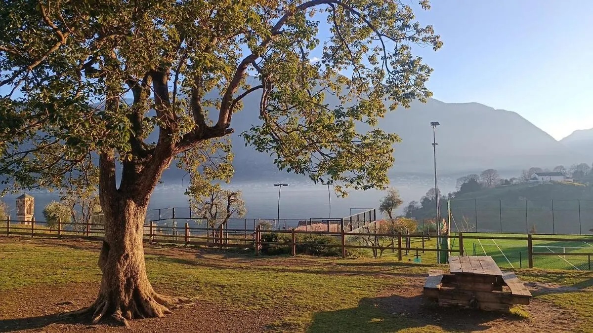 Village Hideaway With Lake Views Ossuccio