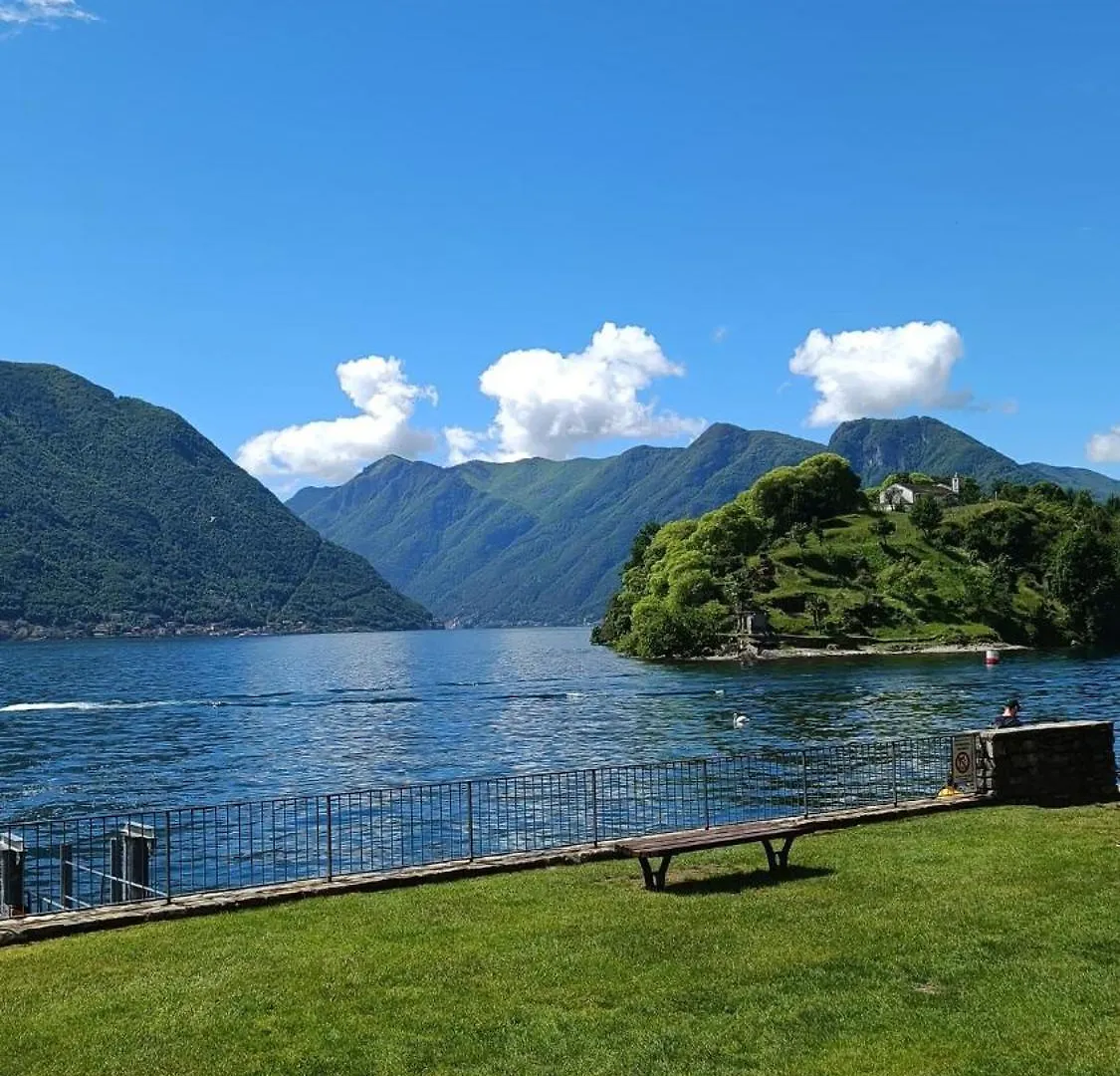 Village Hideaway With Lake Views Ossuccio Nyaraló