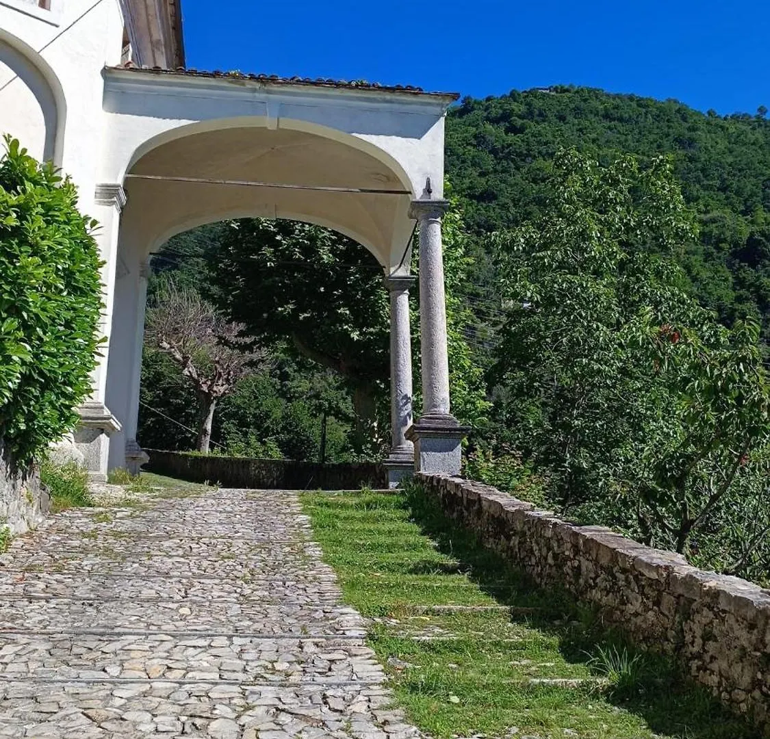 Village Hideaway With Lake Views Ossuccio